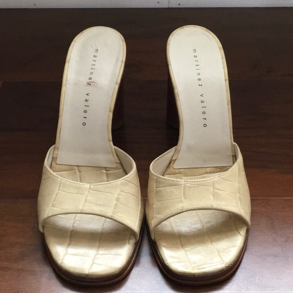 Martinez Valero pumps